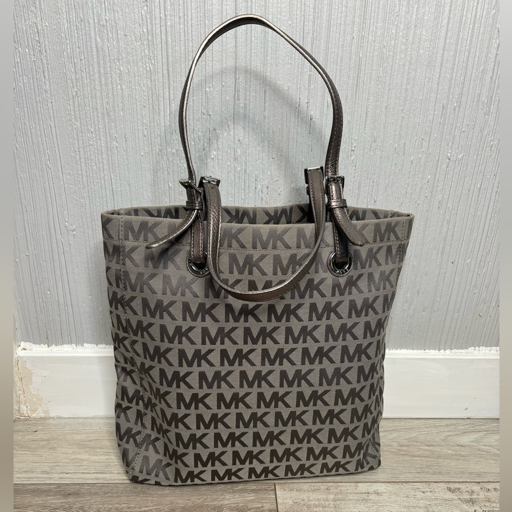 Silver/ Gray Metallic Michael Kors Shoulder Tote Handbag